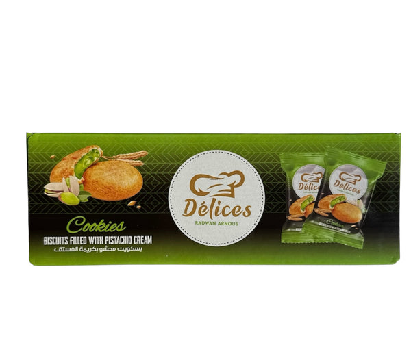 Biscuits filled with pistachio cream