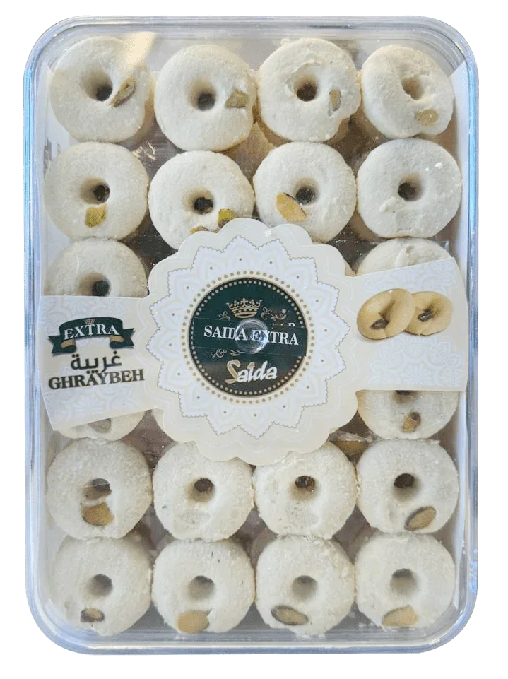 غريبة مع الفستق الحلبي