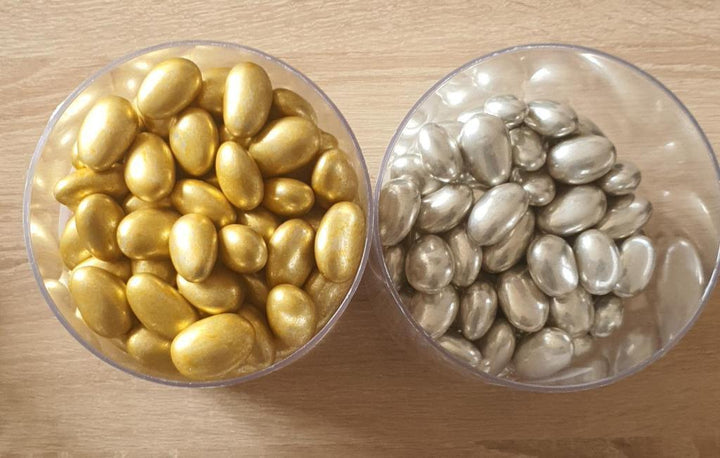 ملبس محشو باللوز ذهبي